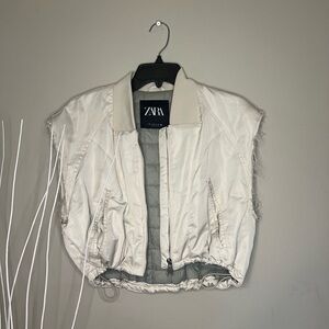 Zara crop insulated vest, XS in cream color